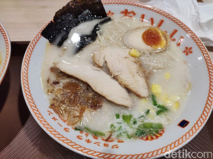 Hangat Gurih Ramen Topping Ayam dan Udang Mulai Rp 30 Ribuan