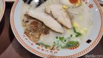 Sluurp! Ramen Hangat Berkuah Kaldu Kental dengan Topping Berlimpah