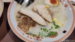 Sluurp! Ramen Hangat Berkuah Kaldu Kental dengan Topping Berlimpah