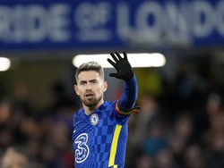 Jorginho mengisi lini tengah. Namanya untuk pertama kali terpilih setelah sukses bersama Timnas Italia dan Chelsea di tahun 2021. (Foto: AP/Kirsty Wigglesworth)