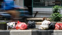 Lokasinya berada di dekat perbatasan Provinsi DKI Jakarta dan Tangsel, Banten.