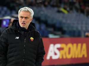 Janji Mourinho ke Fan Roma yang Kena Serangan Jantung di Stadion