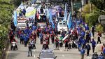 Buruh di Bandung Konvoi ke Gedung Sate Kawal Penetapan UMK