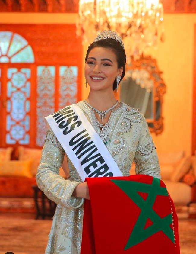 Wanita keturunan Arab tersebut bahkan diboikot agar gelarnya dicopot. Meski begitu, Kawtar tetap mengikuti ajang tersebut. Foto: dok. Instagram/@missuniversemorocco