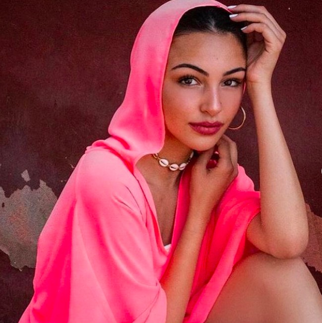 Untuk pertama kalinya dalam 43 tahun Maroko mengirim wakilnya ke Miss Universe. Kawtar pun merasa terhormat dan bangga bisa berpartisipasi. Sayangnya, kini dia menjadi kontroversi dan menerima hujatan karena tetap ikut kontes kecantikan yang kini tengah jadi kontroversi itu karena digelar di Israel. Foto: dok. Instagram/@missuniversemorocco