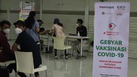 Kegiatan Gebyar Vaksinasi untuk warga Jakarta Timur itu digelar di Mall Tamini Square, Pinang Ranti, Jakarta Timur dan disambut dengan antusias oleh masyarakat serta pengunjung mall Tamini Square. 
