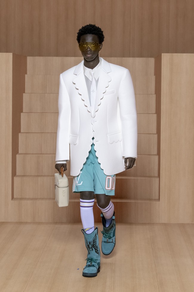 Koleksi busana Louis Vuitton Menswear Spring/Summer 2022 termasuk salah satu karya terakhir dari desainer Virgil Abloh sebelum meninggal dunia di usia 41 tahun. Virgil meninggal setelah melawan kanker langka selama dua tahun. Foto:  dok. Getty Images/Kristy Sparow.