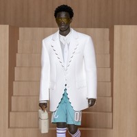 Koleksi busana Louis Vuitton Menswear Spring/Summer 2022 termasuk salah satu karya terakhir dari desainer Virgil Abloh sebelum meninggal dunia di usia 41 tahun. Virgil meninggal setelah melawan kanker langka selama dua tahun. Foto:  dok. Getty Images/Kristy Sparow.