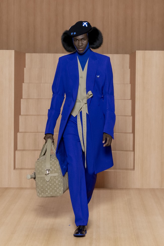 Koleksi busana Louis Vuitton Menswear Spring/Summer 2022 termasuk salah satu karya terakhir dari desainer Virgil Abloh sebelum meninggal dunia di usia 41 tahun. Virgil meninggal setelah melawan kanker langka selama dua tahun. Foto: dok. Getty Images/Kristy Sparow.