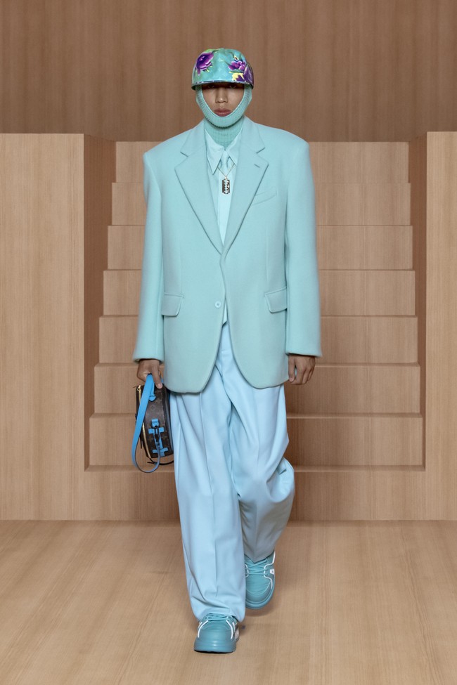 Koleksi busana Louis Vuitton Menswear Spring/Summer 2022 termasuk salah satu karya terakhir dari desainer Virgil Abloh sebelum meninggal dunia di usia 41 tahun. Virgil meninggal setelah melawan kanker langka selama dua tahun. Foto:  dok. Getty Images/Kristy Sparow.