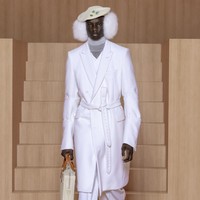 Koleksi busana Louis Vuitton Menswear Spring/Summer 2022 termasuk salah satu karya terakhir dari desainer Virgil Abloh sebelum meninggal dunia di usia 41 tahun. Virgil meninggal setelah melawan kanker langka selama dua tahun. Foto:  dok. Getty Images/Kristy Sparow.