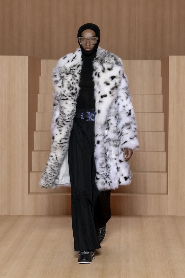 Koleksi busana Louis Vuitton Menswear Spring/Summer 2022 termasuk salah satu karya terakhir dari desainer Virgil Abloh sebelum meninggal dunia di usia 41 tahun. Virgil meninggal setelah melawan kanker langka selama dua tahun. Foto:  dok. Getty Images/Kristy Sparow.