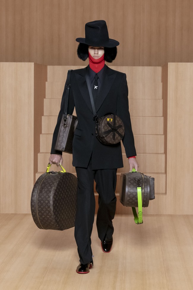 Koleksi busana Louis Vuitton Menswear Spring/Summer 2022 termasuk salah satu karya terakhir dari desainer Virgil Abloh sebelum meninggal dunia di usia 41 tahun. Virgil meninggal setelah melawan kanker langka selama dua tahun. Foto:  dok. Getty Images/Kristy Sparow.