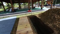 Lubang makam untuk jenazah Ameer Azzikra sudah disiapkan. Foto: Palevi/detikcom