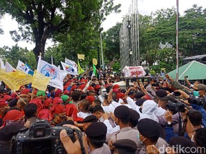 Buruh Desak Anies Batalkan UMP DKI 2022: Harus Naik 10 Persen!