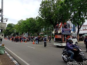 Massa KSPI Bubar, Lalin di Depan Balai Kota DKI Kembali Dibuka