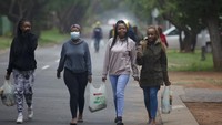 Selain Afrika Selatan, tujuh negara yang visa kunjungannya ditangguhkan ialah Botswana, Namibia, Zimbabwe, Lesotho, Mozambique, Eswatini, dan Nigeria. (AP Photo)