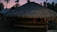 Desa Kadu Eta jadi salah satu daerah di Indonesia yang belum mendapat aliran listrik sejak tahun 1945.