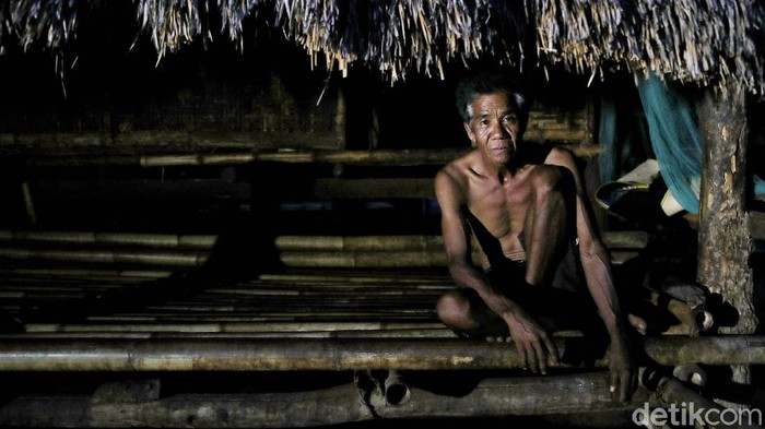 Listrik ibarat barang mewah bagi warga di Desa Kadu Eta, Sumba Barat daya, NTT. Demi mendapatkan listrik sejumlah warga menggunakan PLTS secara mandiri.