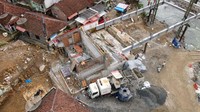Jembatan Ciberang ini dibangun ulang usai rusak terdampak bencana pada 2020 lalu. Rencananya jembatan ini selesai akhir Desember 2021.