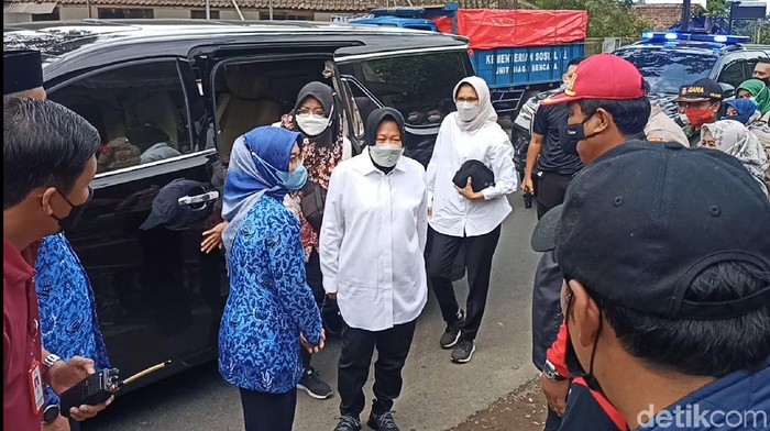 Menteri Sosial Tri Rismaharini