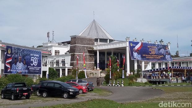 Merah Putih terbalik di Baliho HUT Korpri ke-50 Pemkab Mimika.