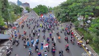 Kemacetan pun tak terhindarkan.