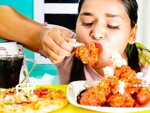 Mukbang Populer di India, Ada yang Lahap 4 Kg Nangka hingga 50 Omelet!
