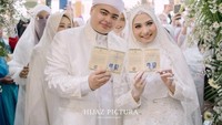 Nadzira dan Aamer kerap melakukan aktifitas bersama. Sebagai pengantin baru, keduanya sering hangout sambil kulineran.  Foto: Instagram @ameer_azzikra