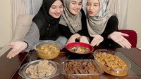 Sebagai wanita, Nadzira ingin menjadi istri terbaik bagi suaminya. Ia pun sering belajar masak dengan kerabatnya.  Foto: Instagram @ameer_azzikra