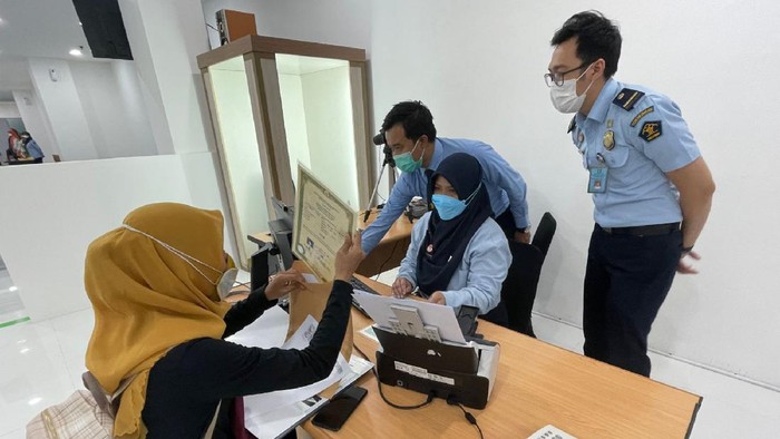 Pelayanan Paspor di Mal Kemenkumham melalui Direktorat Jenderal Imigrasi membuka Unit Layanan Paspor (ULP) di Mal Cibubur Junction, Jakarta. Layanan ini untuk memudahkan warga.