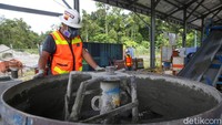 Ratusan konblok dihasilkan setiap harinya.