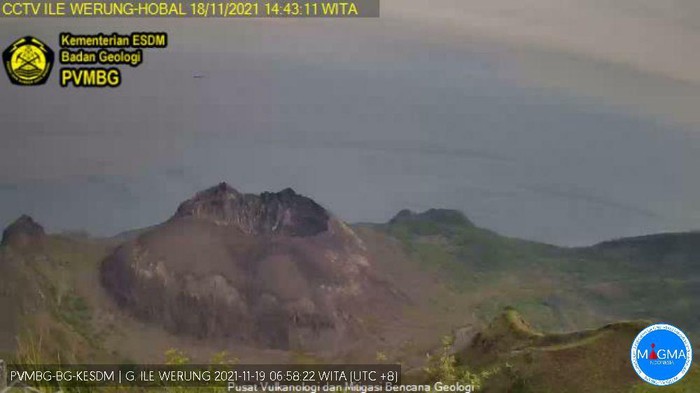Penampakan Gunungapi Ile Werung, NTT beberapa pertengahan bulan November 2021.