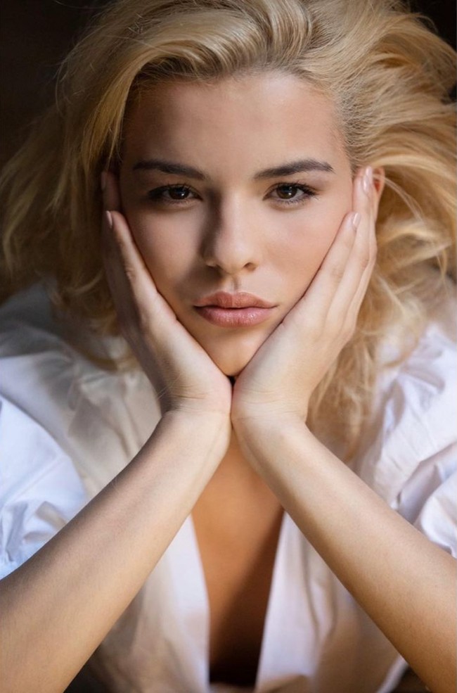 Pengakuan Rafaela Plastira ini menghebohkan publik khususnya pecinta kontes kecantikan. Pasalnya dia dianggap sebagai wakil Yunani di Miss Universe 2021. Pernyataannya tersebut pun viral dan seolah-olah menjadi keputusan pihak Yunani menolak Miss Universe 2021 di Israel. Foto: Dok. Instagram @plastira_rafaela