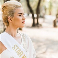 Padahal menurut organisasi Miss Universe Yunani, Rafaela Plastira bukanlah pemenang tahun ini. Sejak awal, menurut pihak Miss Universe Yunani, Rafaela tak pernah dipilih sebagai wakil Yunani di Miss Universe 2021. Perwakilan Yunani di Miss Universe 2021 adalah runner up Miss Universe Yunani 2021 yaitu Sofia Arapogianni. Foto: Dok. Instagram @plastira_rafaela