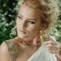 “I will not be attending “Miss universe” this year. The reason for that is the country. I am absolutely not disrespecting the country. I love all countries from all over the world but my heart goes to all the people fighting for there lives in Israel & Palestina. I can’t go up that stage and act like nothing is happening when people are fighting for there lives out there, tulis Rafaela di Instagram menjelaskan alasannya menolak Miss Universe 2021 di Israel. Foto: Dok. Instagram @plastira_rafaela