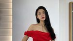 Seolhyun AOA Tampil Memesona dengan Gaun Merah