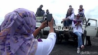 Untuk bisa menikmati wisata offroad di lereng gunung Semeru ini, para wisatawan cukup menyiapkan uang sebesar Rp 175.000 per orang. Ada sejumlah peraturan yang wajib diterapkan wisatawan saat hendak menjajal wisata offroad di Gunung Semeru Lumajang, salah satunya yakni menerapkan protokol kesehatan seperti mengenakan masker, menjaga jarak, serta mencuci tangan guna mencegah penyebaran virus Corona.