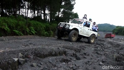 Serunya Wisata Offroad di Lereng Gunung Semeru Lumajang