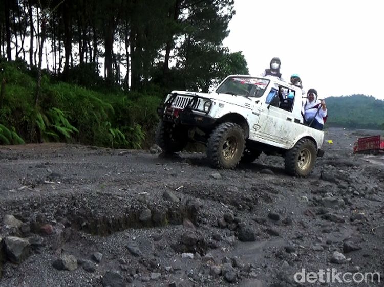 Serunya Wisata Offroad di Lereng Gunung Semeru Lumajang