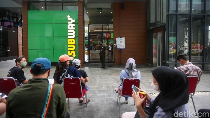 Subway Kini Hadir di Citywalk Elvee Karawaci Jaringan restoran Subway membuka gerai di Citywalk Elvee Karawaci, Kabupaten Tangerang. Ini menjadi tempat nongkrong baru anak muda di Tangerang.