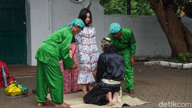 Tari Sintren Cirebon Tari SIntren bernuansa mistis dari Cirebon