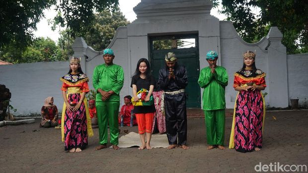 Tari SIntren bernuansa mistis dari Cirebon