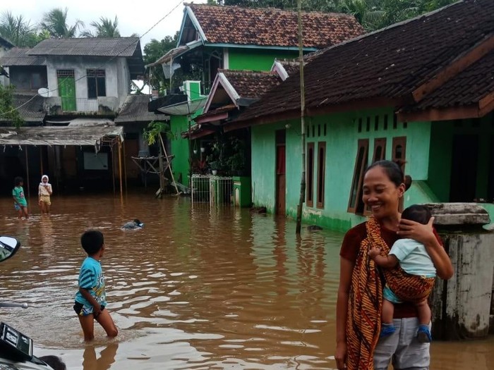 Tiga desa di Pandeglang terendam banjir, ratusan KK terdampak
