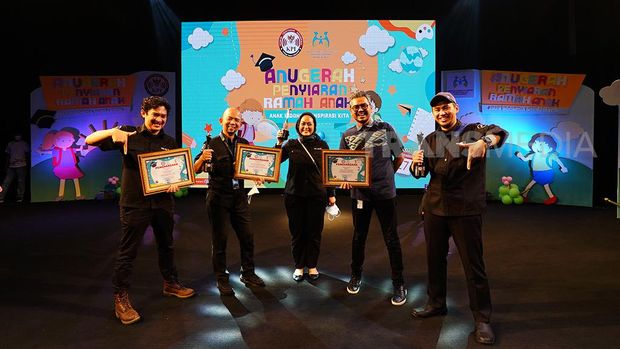 TRANS7 raih 3 penghargaan di ajang Anugerah Penyiaran Ramah Anak (APRA) 2021. (dok. TRANS7)