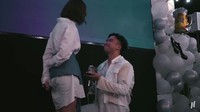 Vidi Aldiano melamar Sheila Dara Aisha pada 29 Maret 2021 di pesta ulang tahun dirinya. Foto: dok. Channel YouTube Vidi Aldiano
