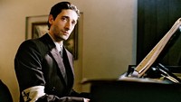 Adrien Brody hidup susah dengan menyerahkan apartemen, menjual mobil dan mematikan ponselnya agar bisa mendalami karakter yang diperankan di The Pianist (2002). Dok. Ist