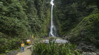 Bali Tak Melulu Pantai, Ada Nih Air Terjun Cantik Nan Menyegarkan