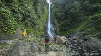 Sampai saat ini Air Terjun Gitgit menjadi salah satu destinasi andalan Kabupaten Buleleng. Air terjun ini menyuguhkan kesejukan yang berasal dari air nan jernih serta hutan di sekelilingnya yang asri.