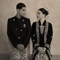 Meski terlihat mesra dan serasi, bisa dibilang hubungan Al dan Alyssa cukup penuh lika-liku. Sejak resmi berpacaran pada 2016, percintaan mereka kerap diwarnai percecokan. Setelah melewati LDR pada 2019, mereka malah sempat putus dua kali pada 2022. Foto: Instagram/@winstongomez